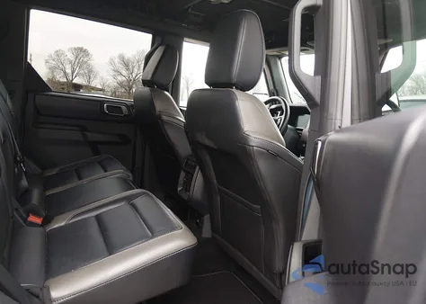 2025 Ford Bronco Outer Banks z USA, uszkodzony, nr VIN 1FMEE8BP0SLA61460